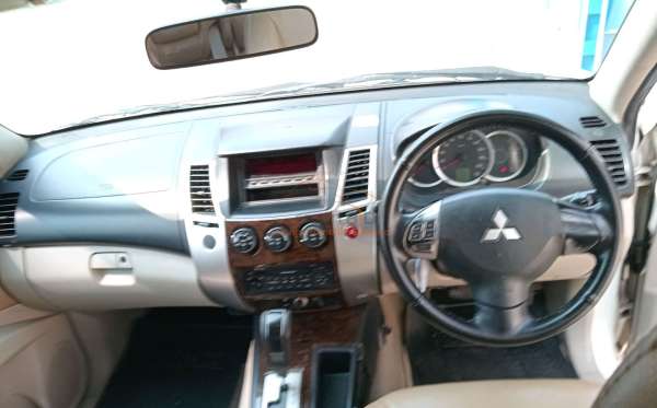 MITSUBISHI PAJERO SPORT 2.5 D EXCEED (4X2)