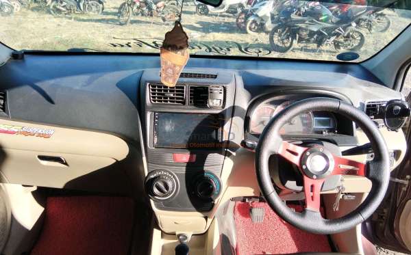 DAIHATSU XENIA