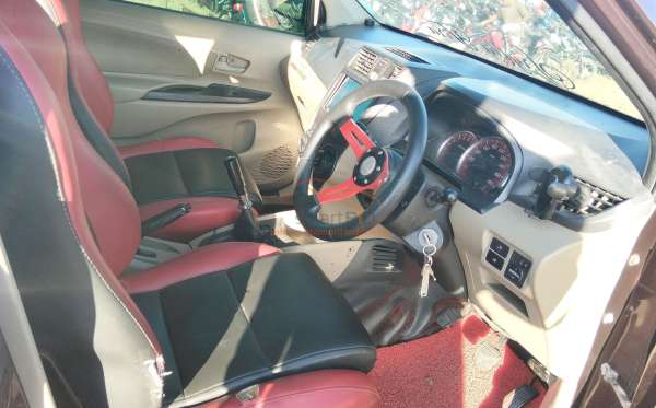 DAIHATSU XENIA