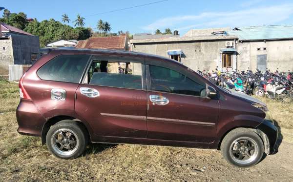 DAIHATSU XENIA