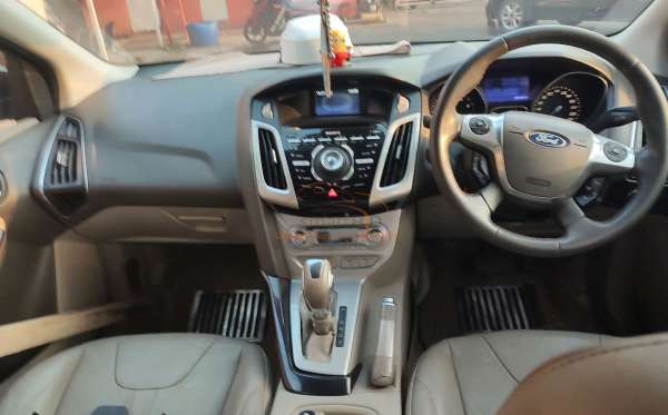 FORD FOCUS SDN TITAN