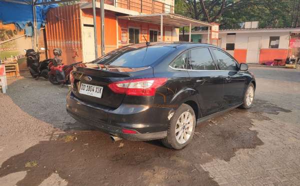 FORD FOCUS SDN TITAN