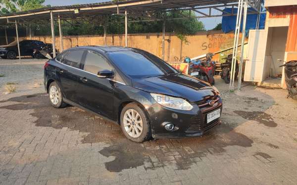 FORD FOCUS SDN TITAN