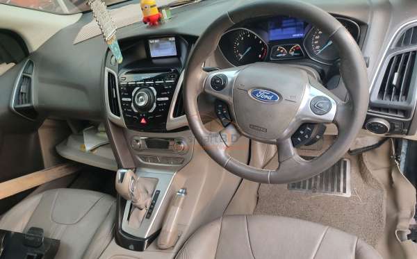 FORD FOCUS SDN TITAN