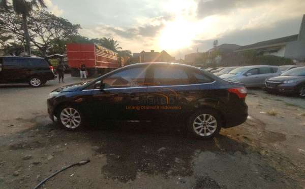 FORD FOCUS SDN TITAN