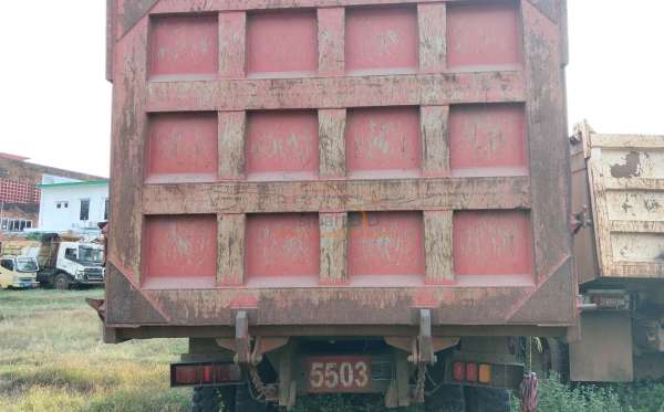 HONGYAN  DUMP TRUCK CQ-3314 (8X4)