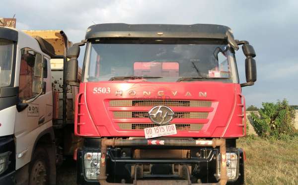 HONGYAN  DUMP TRUCK CQ-3314 (8X4)