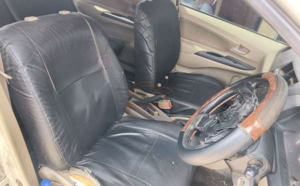 TOYOTA AVANZA