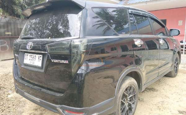 TOYOTA INNOVA VENTURER