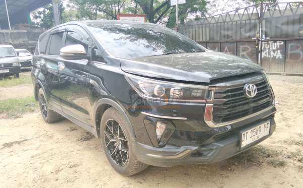 TOYOTA INNOVA VENTURER