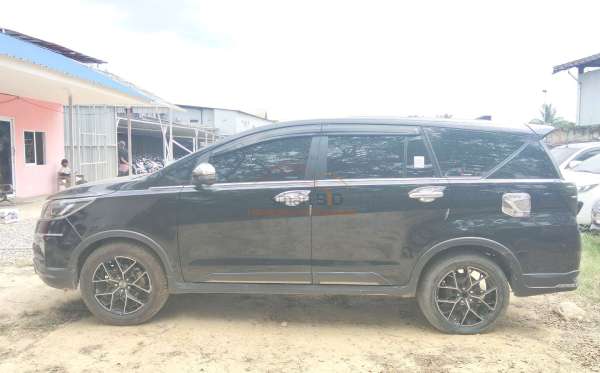 TOYOTA INNOVA VENTURER