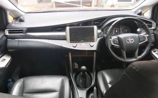 TOYOTA INNOVA VENTURER