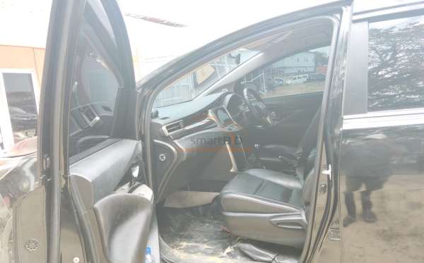 TOYOTA INNOVA VENTURER