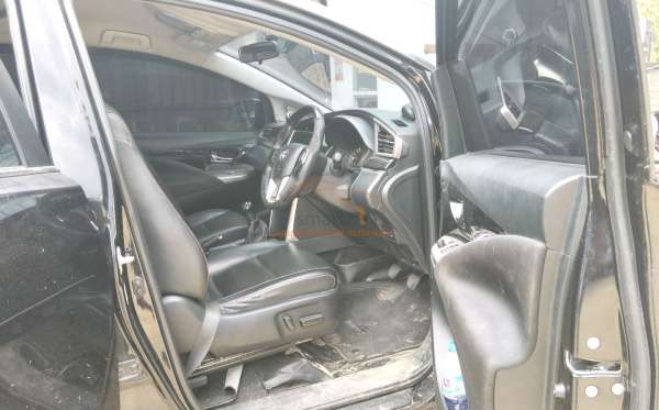 TOYOTA INNOVA VENTURER