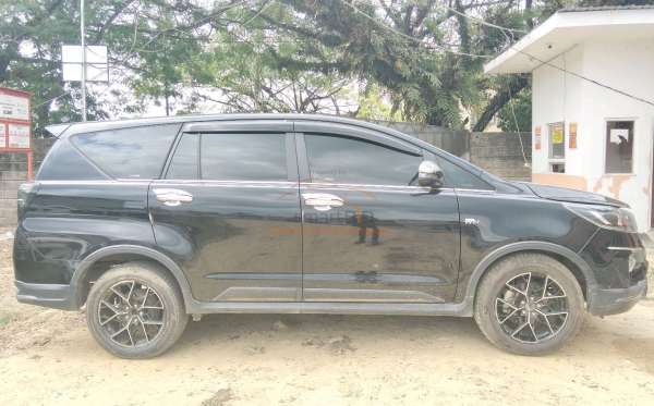 TOYOTA INNOVA VENTURER
