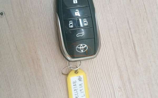 TOYOTA VELLFIRE 2.5G