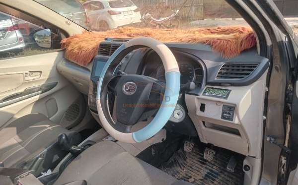 DAIHATSU XENIA