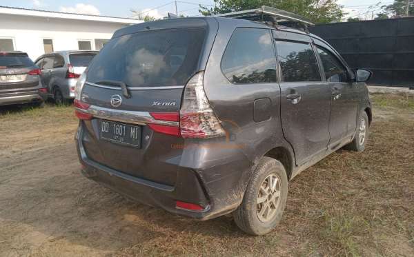 DAIHATSU XENIA