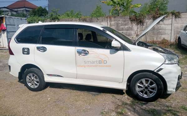 DAIHATSU XENIA