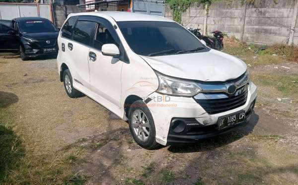 DAIHATSU XENIA