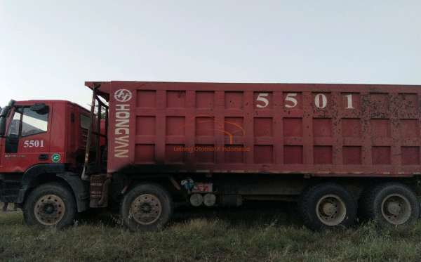 HONGYAN  DUMP TRUCK CQ-3314 (8X4)