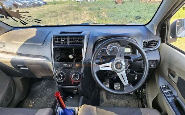 TOYOTA AVANZA