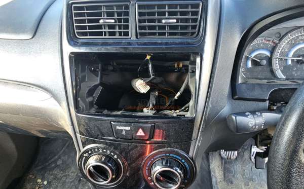 TOYOTA AVANZA