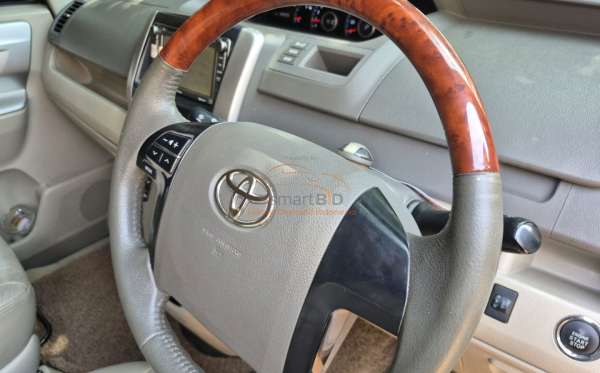 TOYOTA NAV1 V