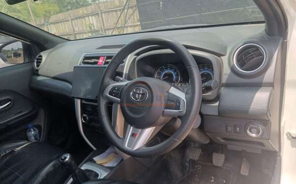 TOYOTA RUSH S