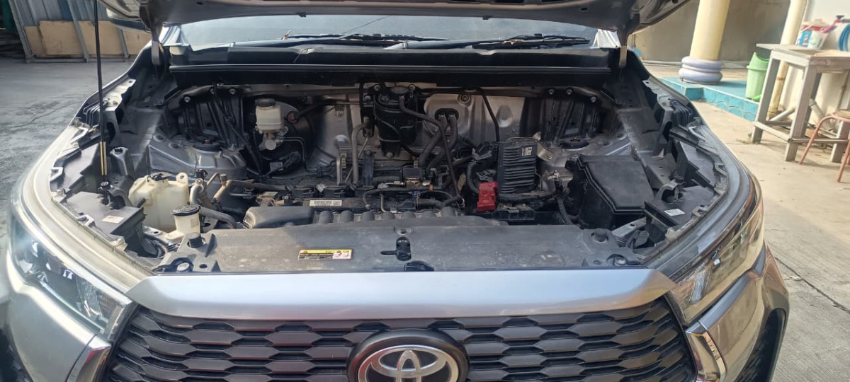 TOYOTA  INNOVA  G