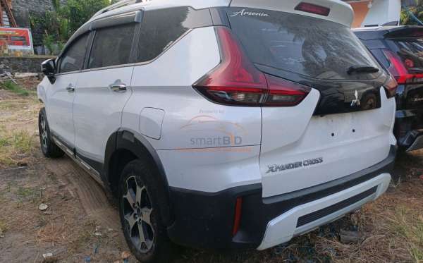 MITSUBISHI XPANDER CROSS 1.5L PLUS