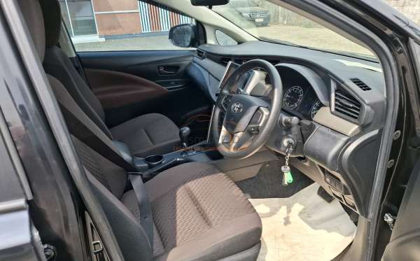 TOYOTA INNOVA G