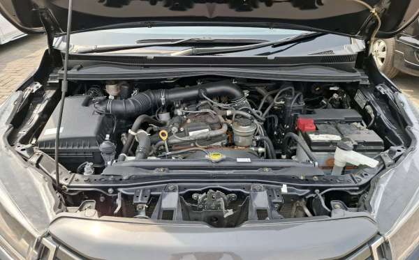TOYOTA INNOVA G