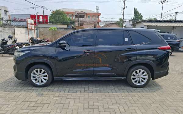 TOYOTA INNOVA ZENIX V