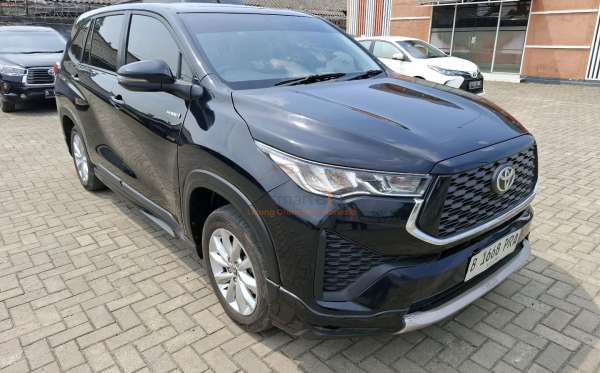 TOYOTA INNOVA ZENIX V