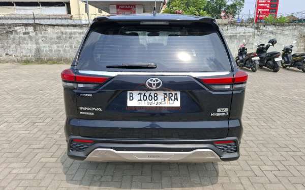 TOYOTA INNOVA ZENIX V