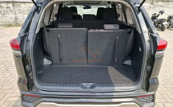 TOYOTA INNOVA ZENIX V