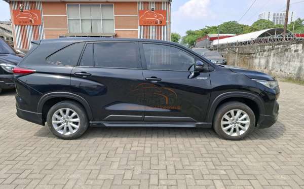 TOYOTA INNOVA ZENIX V
