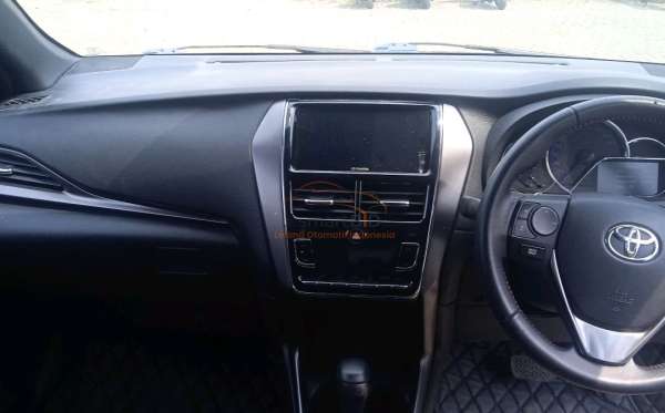 TOYOTA YARIS S