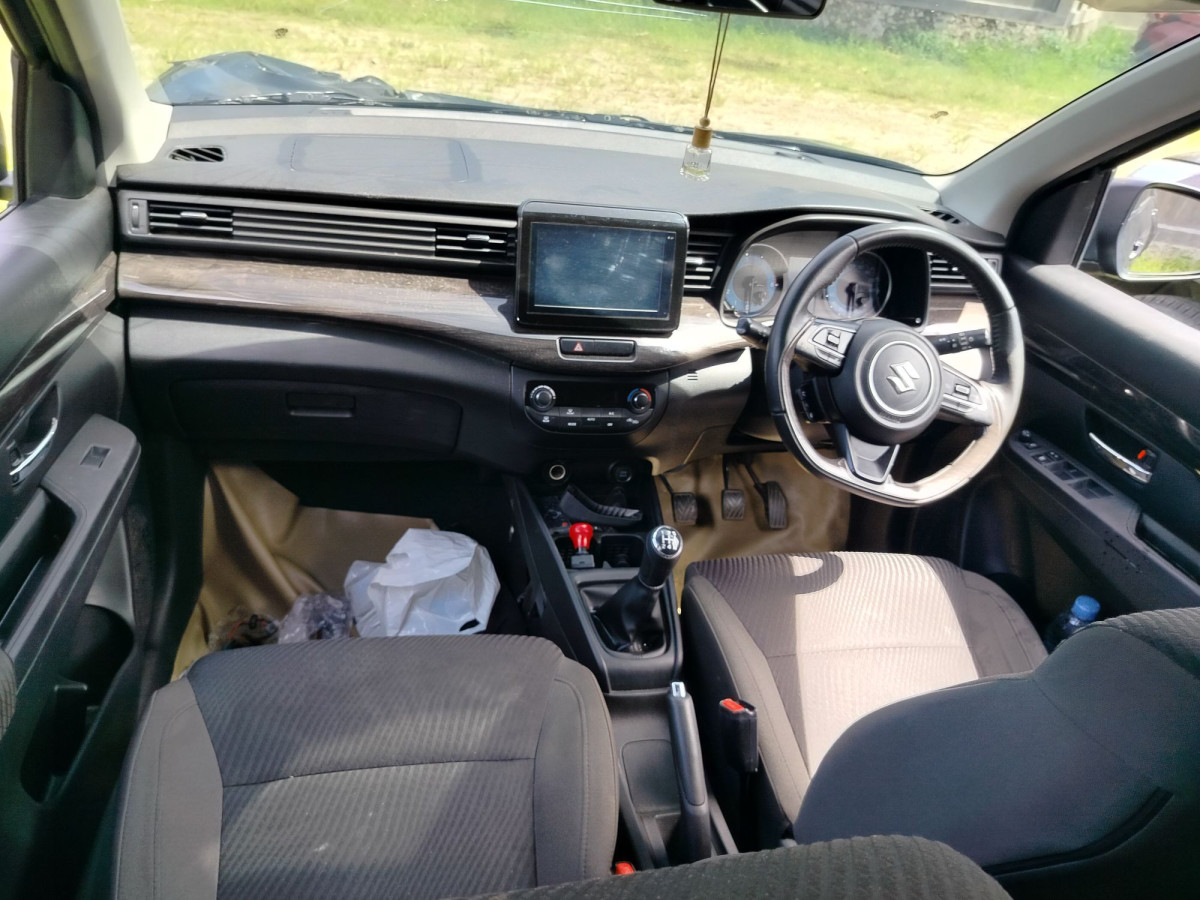 SUZUKI  ERTIGA  HX