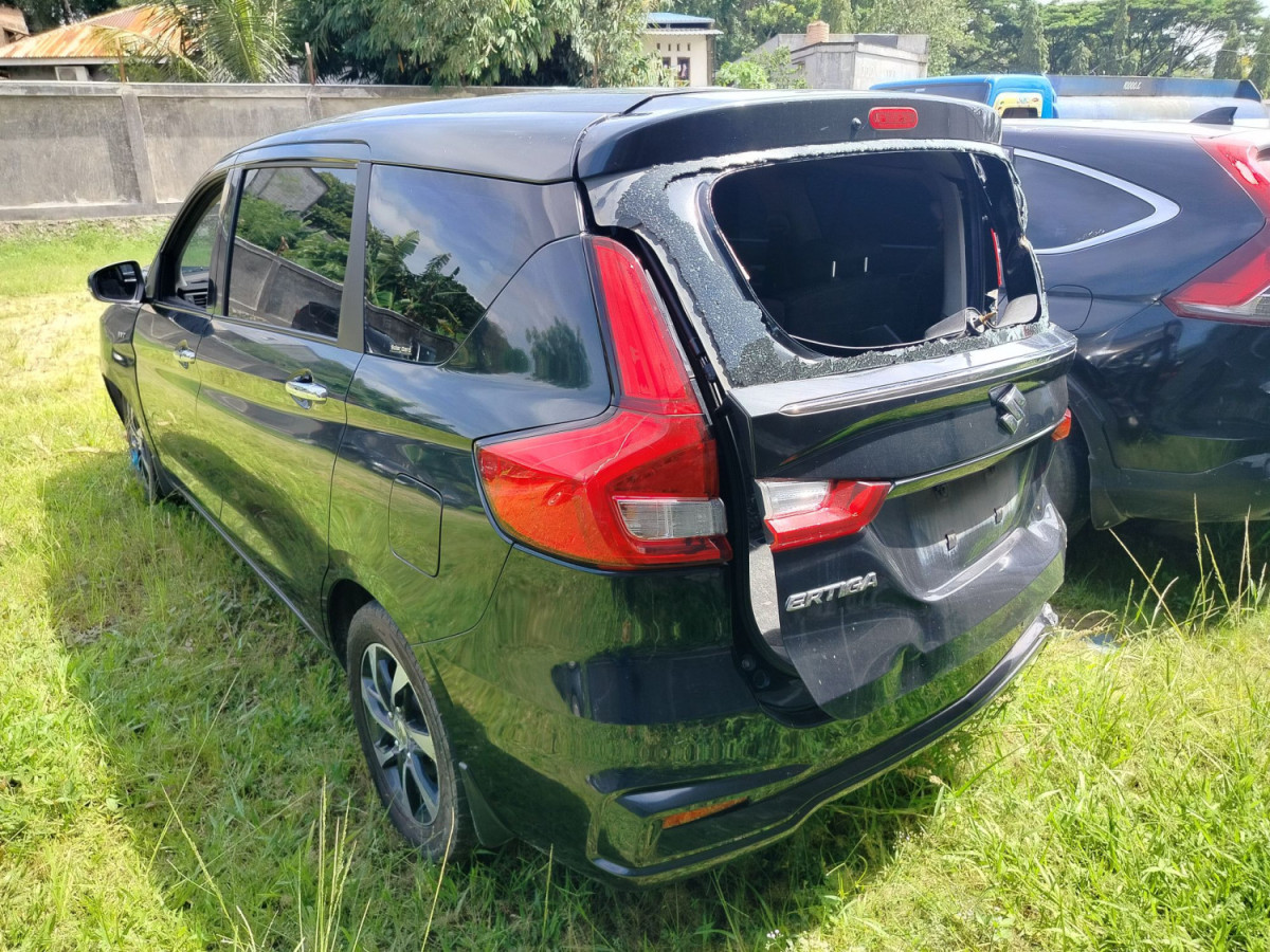 SUZUKI  ERTIGA  HX