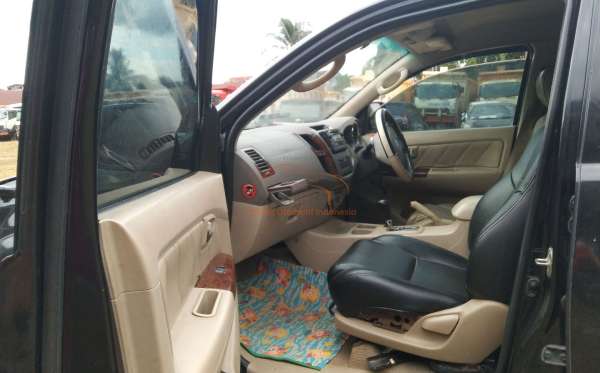 TOYOTA FORTUNER 2.7 G