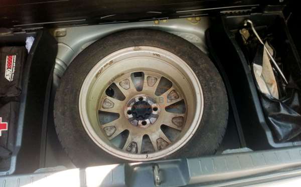 TOYOTA YARIS E