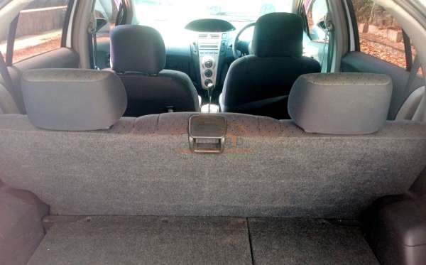 TOYOTA YARIS E