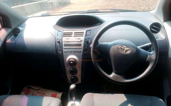 TOYOTA YARIS E