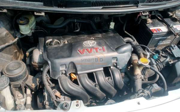 TOYOTA YARIS E