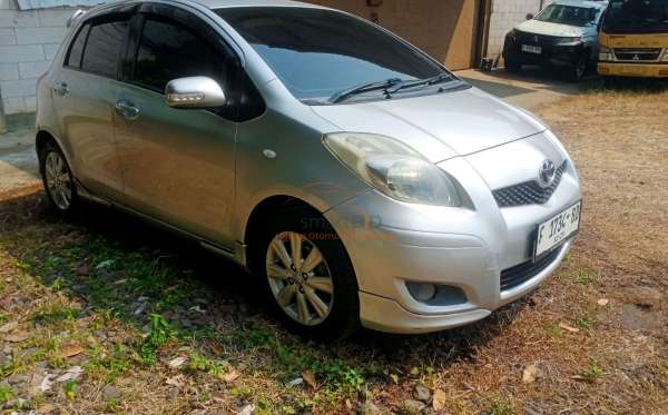TOYOTA YARIS E