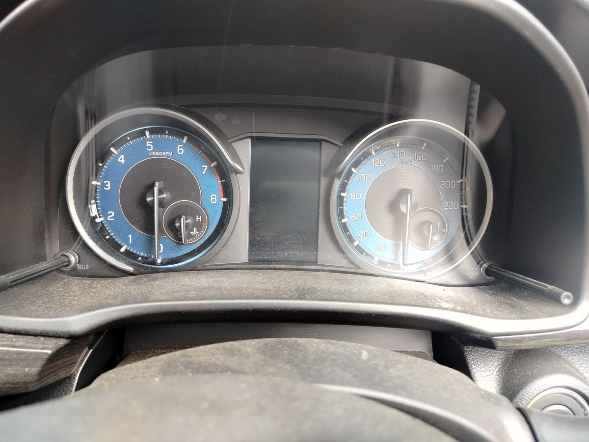 SUZUKI  ERTIGA  HX