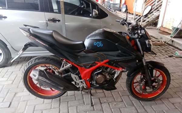 HONDA CB 150 R