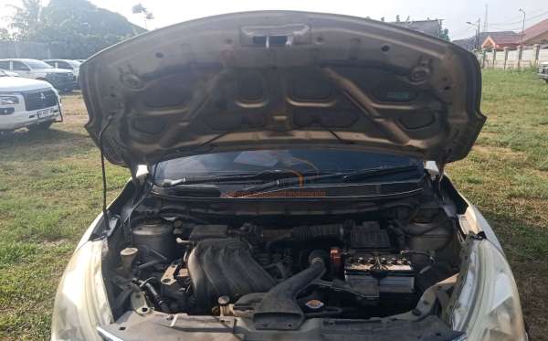 NISSAN GRAND LIVINA XV 1.5